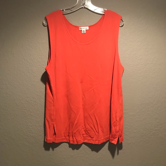 August Max Woman Tank - Picture 2 of 3